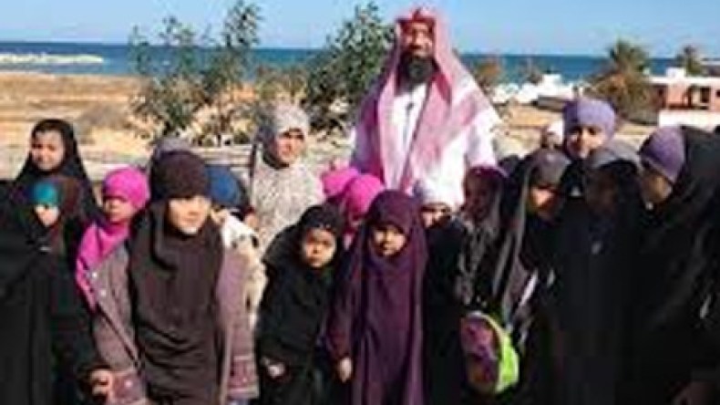 دعوة نبيل العوضي لتحجيب الصغيرات تثير فتنة في تونس