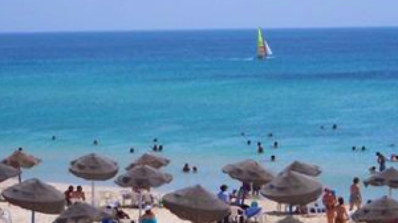 40 ألف جزائري صاموا رمضان في شواطئ تونس