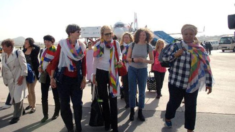 ناشطات من دعاة السلام يعبرن الحدود بين الكوريتين