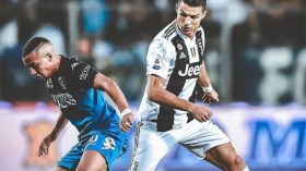 إسماعيل بن ناصر يحرج رونالدو بمراوغة رائعة في الدوري الإيطالي