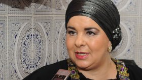 نادية بن يوسف للشروق:الحجاب لم يعق مسيرتي الفنية والفنانات اللائي نزعن الخمار بعد الحج ربي يهديهم
