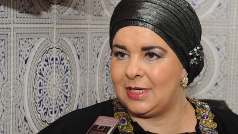 نادية بن يوسف للشروق:الحجاب لم يعق مسيرتي الفنية والفنانات اللائي نزعن الخمار بعد الحج ربي يهديهم