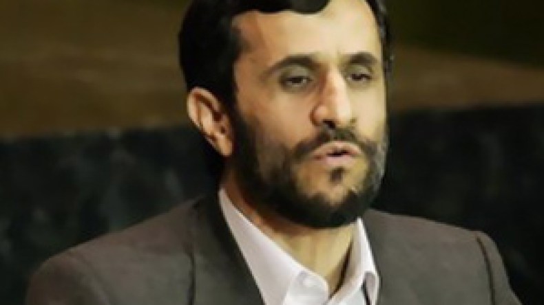 نجاد يطالب واشنطن ولندن بوقف “تدخلهما” في شؤون إيران