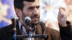 صحيفة إنجليزية تبتز أحمدي نجاد بصورة قديمة