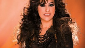 6 أشهر حبسا نافذا في حق شاب اقتحم موكب الفنانة نجوى كرم