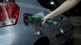 الجزائريون “يدّخرون” مصاريف 40 ألف طن من الوقود!