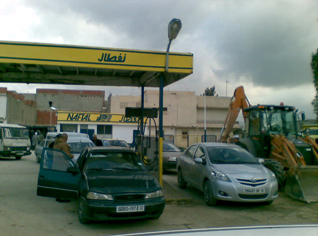 Smugglers of Algerian motor fuel towards Tunisia tell “Echorouk” about their dangerous peregrinations in the border zone