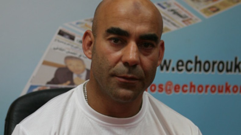 مغترب‭ ‬جزائري‭ ‬بإيطاليا‭ ‬تلاحقه‭ ‬المافيا‭ ‬ويحطم‭ ‬الرقم‭ ‬القياسي‭ ‬في‭ ‬تكسير‭ ‬الحجر‭ ‬برأسه‭ ‬