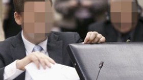 حجز ممتلكات وزراء وسفراء سابقين ومنع أفراد عائلاتهم من السفر