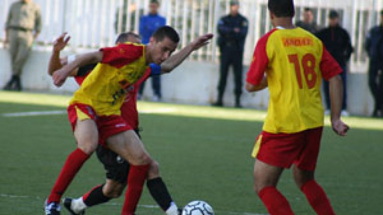 بن زكري يستدعي نهاري وجيمي لمواجهة البرج