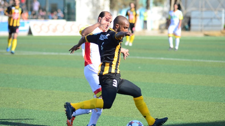 شارف‮ ‬يجتمع باللاعبين بعد نهاية المباراة‮.. ‬ويتفهم‮ ‬غضب الأنصار