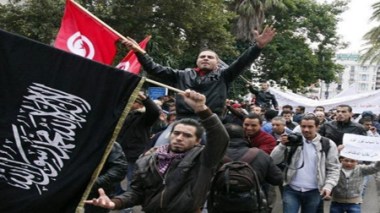Les militants d’Ennahda manifestent à Tunis