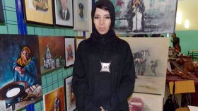 “نعيمة مديني”.. ريشة ترسم معاناة المتشردين