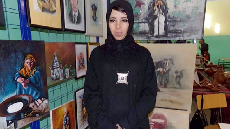 “نعيمة مديني”.. ريشة ترسم معاناة المتشردين