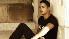 الفنّان “نجيم”: أعيش في فرنسا لكن عقليتي جزائريّة وحسني تبرأ من أغاني الراي