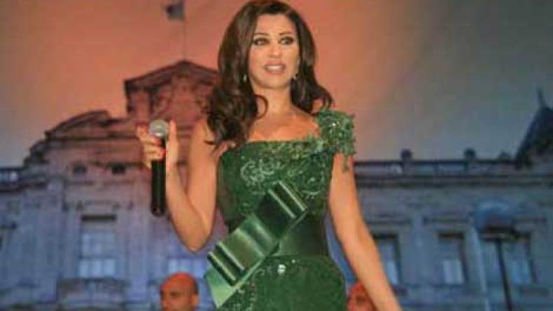 نجوى كرم تغادر “قائمة العار” بعد تصريحاتها للشروق