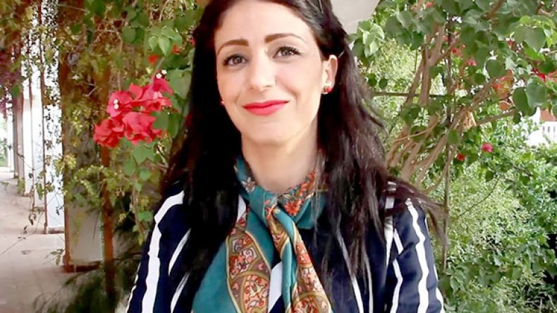 أحالوني على البطالة بسبب مبادئي فقمت بطلاء المنزل في رمضان