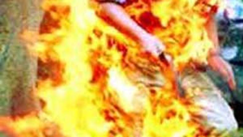 مصري يحرق نفسه امام مجلس الوزراء