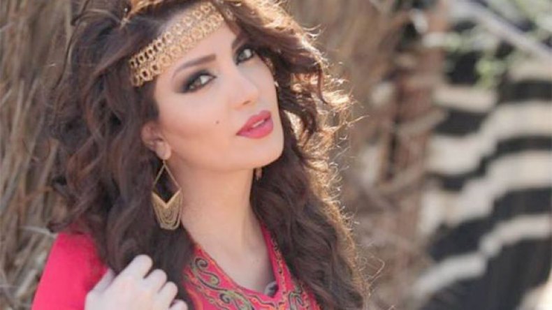 فخورة بجزائريتي ولبست البلوزة لأدعم “إلبس جزائري”