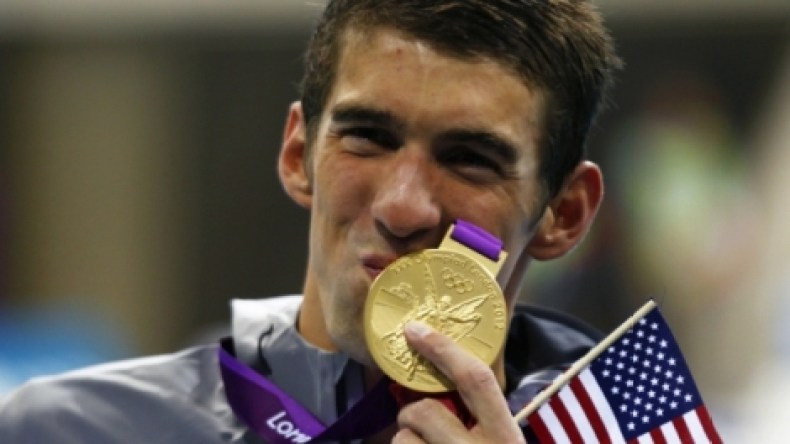 “وحش” السباحة الأمريكية مهدّد بتجريده من ميدالياته الأولمبية
