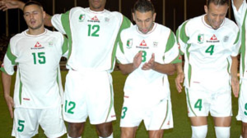 الفاف تمنح 40 مليونا لكل لاعب للإطاحة بغامبيا