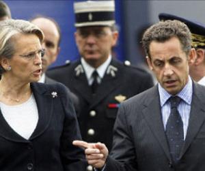 French justice minister in an official  visit to Algeria