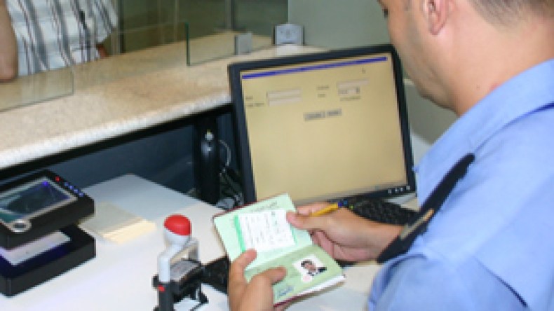 قرابة 5  ملايين جزائري مزدوج الجنسية