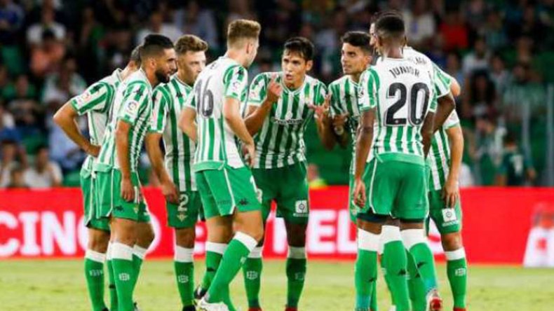 ماندي وبيتيس يقصّان شريط استئناف “اللّيغا”