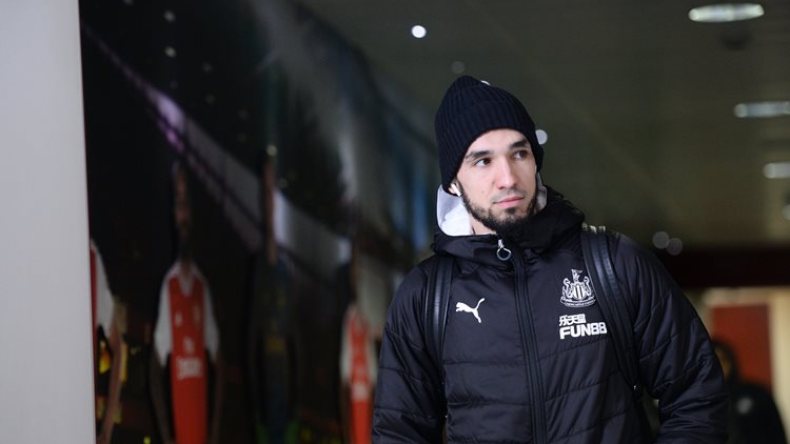 نجل مدرب نيوكاسل: والدي يعتبر بن طالب “لاعبا إنجليزيا”