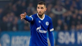 إدارة نادي شالكه “تُدغدغ” الجمهور الجزائري بعد حادثة العنصرية