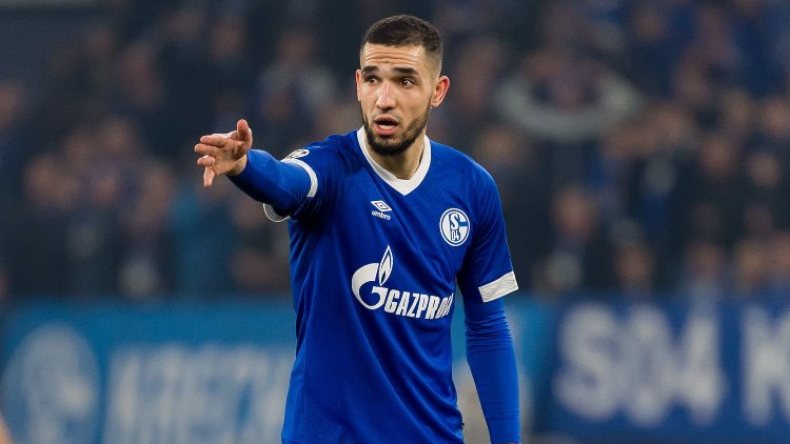 إدارة نادي شالكه “تُدغدغ” الجمهور الجزائري بعد حادثة العنصرية