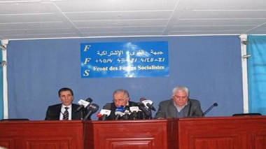 Nebbou: “Les partis au pouvoir sont au service du système”