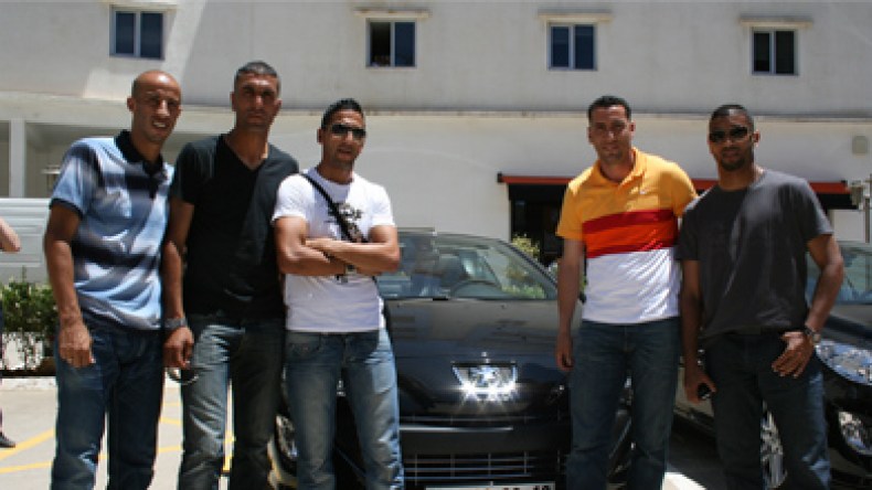 نجمة سلمت سيارات 308 لخمسة لاعبين محليين