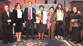 نجمة تكرّم  المرأة  الجزائرية  المسيّرة  في  خامس  احتفال  لها  بعيد  المرأة