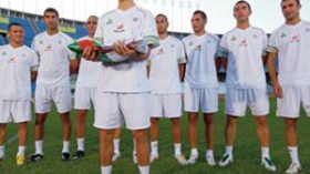 نجمة تعد  الخضر بسيارات أخرى في حالة التأهل إلى الدور الثاني من المونديال