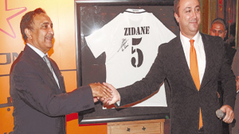 زيدان  في “الجزائر.. رحلة من القلب” للترويج السياحي