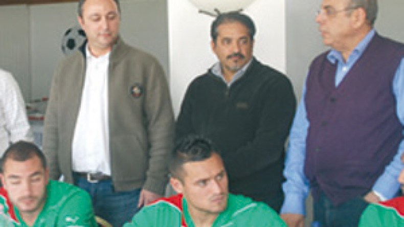 المدير‭ ‬العام‭ ‬لـ‮”‬نجمة‮”‬‭ ‬يزور‭ ‬المنتخب‭ ‬الوطني‭ ‬في‭ ‬سويسرا