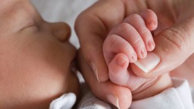 قدمت إلى العيادة لتضع مولودا فتعرضت للسرقة