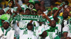 منع أنصار نيجيريا من إحضار الدجاج إلى الملعب!