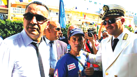 نهال بوعلام  يقطع الجزائر مشيا على الأقدام