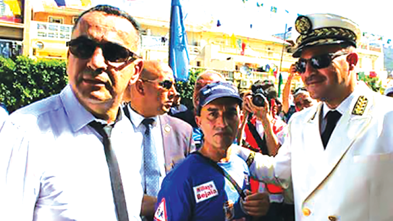 نهال بوعلام  يقطع الجزائر مشيا على الأقدام