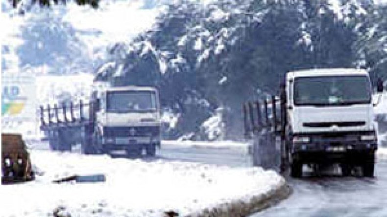 طرق  مقطوعة  وحركة  مشلولة  بولايات  وسط  وشرق  الوطن