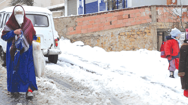 قتلى ومحاصرون.. والثلوج تعزل 10 ولايات