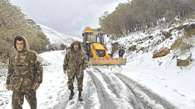 مدارس مغلقة.. أزمة خبز وولايات تحت الحصار