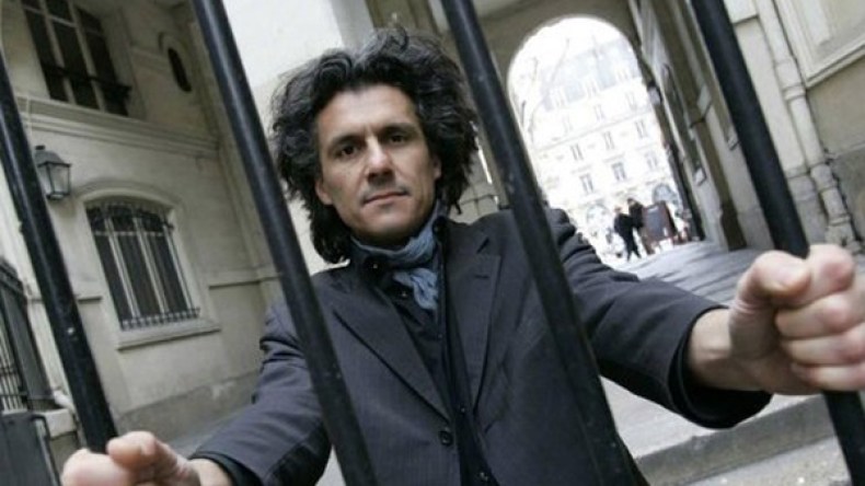 مصالح الأمن توقف رشيد نكاز بباب الزوار