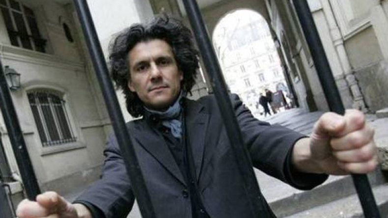 نكاز لوزير العدل الفرنسي: اسجُنِّي شهرين!