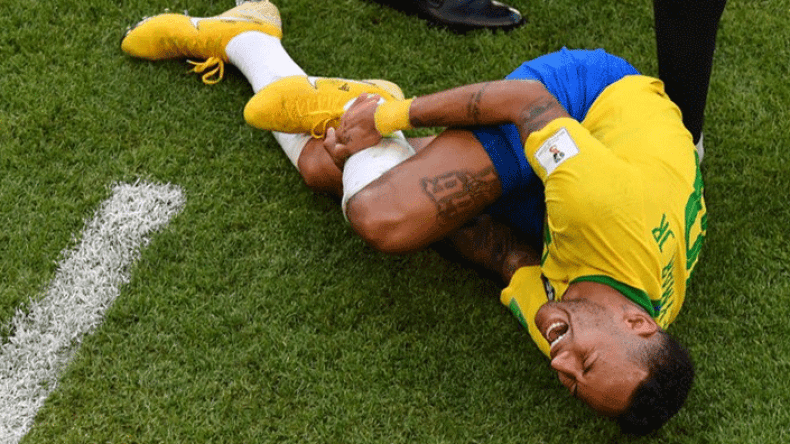 نيمار يعترف بادعاء التمثيل في المونديال