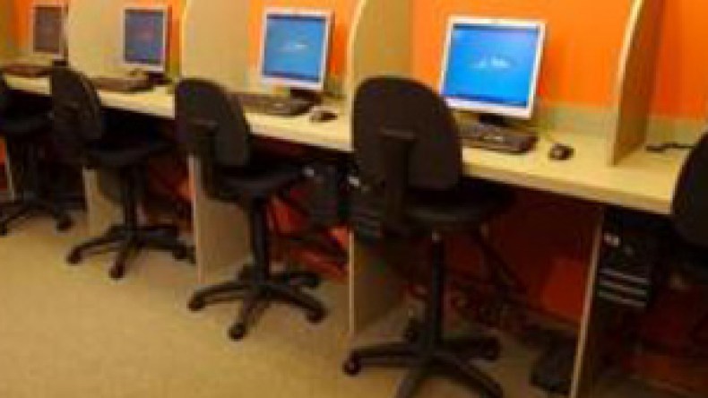 6000 مقهى أنترنيت في الجزائر لا تخضع للمراقبة الأمنية