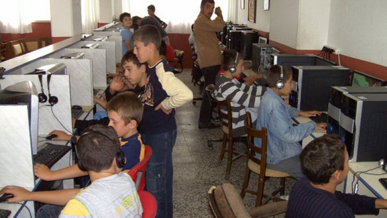 مشتركو الإنترنت بالدبيلة بالوادي مستاءون من ضعف التدفق