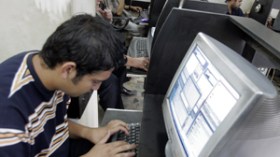 قاعات الأنترنيت مهددة بالانقراض في الجزائر